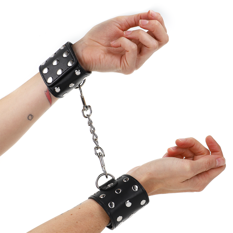 KINK - MENOTTES DE POIGNET AVEC FERMETURE À PRESSION, PLEINES DE RIVETS NOIRS, RÉGLABLES 19-24 CM X 5.5 CM