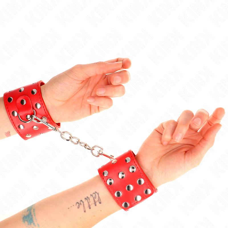 KINK - MENOTTES DE POIGNET À FERMETURE RAPIDE PLEINES DE RIVETS ROUGES AJUSTABLES 19-24 CM X 5.5 CM