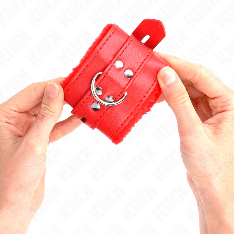 KINK - MENOTTES EN FOURRURE AVEC TROUS CARRÉS ROUGES ET CEINTURE ROUGE AJUSTABLE 17-29 CM X 6 CM