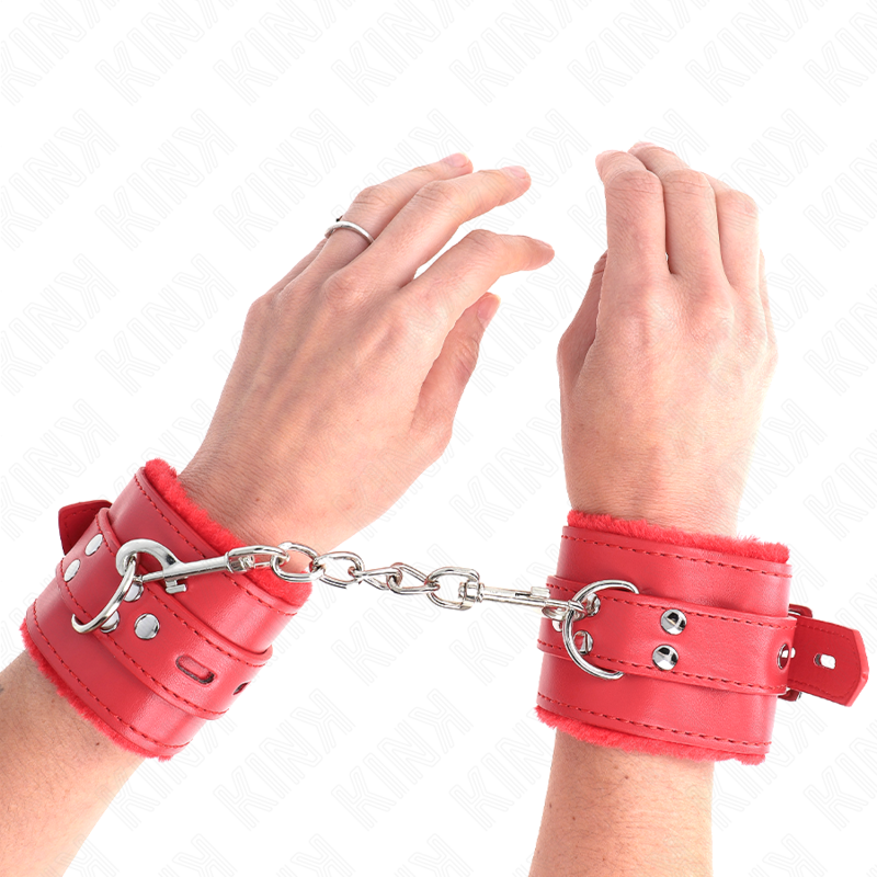 KINK - MENOTTES EN FOURRURE AVEC TROUS CARRÉS ROUGES ET CEINTURE ROUGE AJUSTABLE 17-29 CM X 6 CM