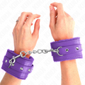 KINK - PREMIUM PELZGEFÜTTERTE HANDFESSELN LILA MIT LILA RIEMEN VERSTELLBAR 17-29 CM X 6 CM