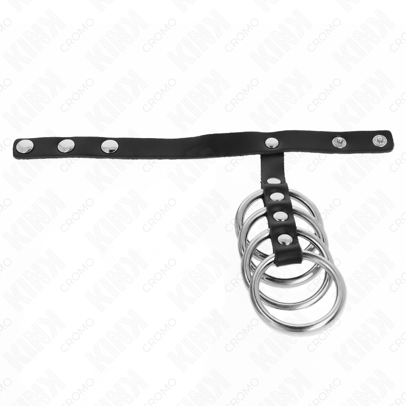 KINK - 4 ANNEAUX PÉNILIENS EN MÉTAL DE 3,8 CM RELIÉS PAR UNE SANGLE EN CUIR DE 22 X 1,5 CM ET UNE FERMETURE À PRESSION